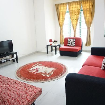 Warisan Indah Homestay Klia 1 Melayu Sahaja Sepang Exteriör bild