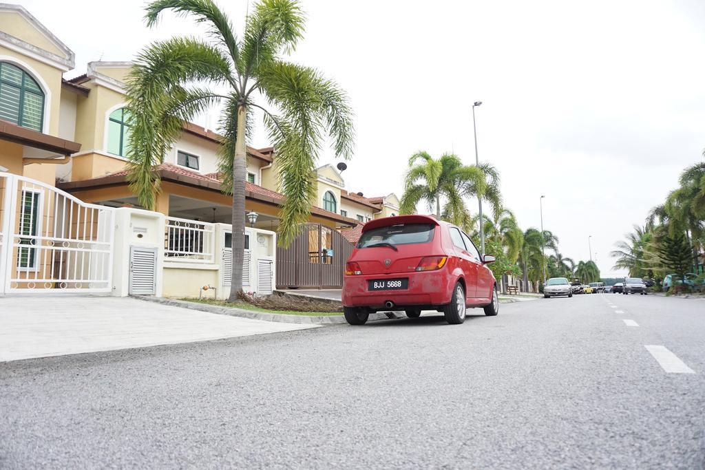Warisan Indah Homestay Klia 1 Melayu Sahaja Sepang Exteriör bild