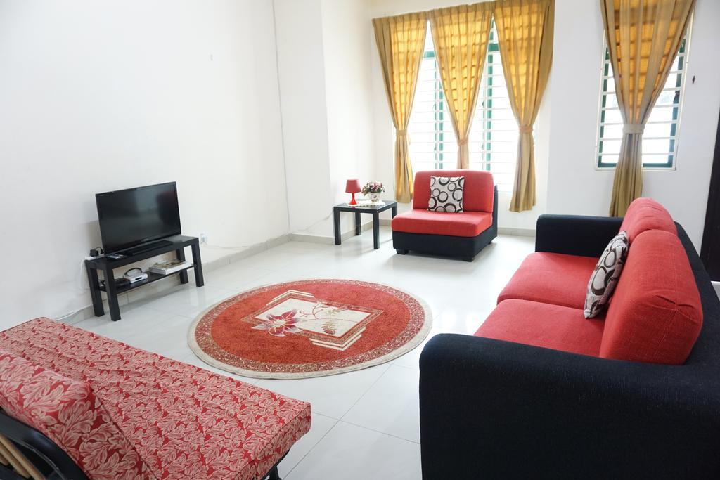 Warisan Indah Homestay Klia 1 Melayu Sahaja Sepang Exteriör bild
