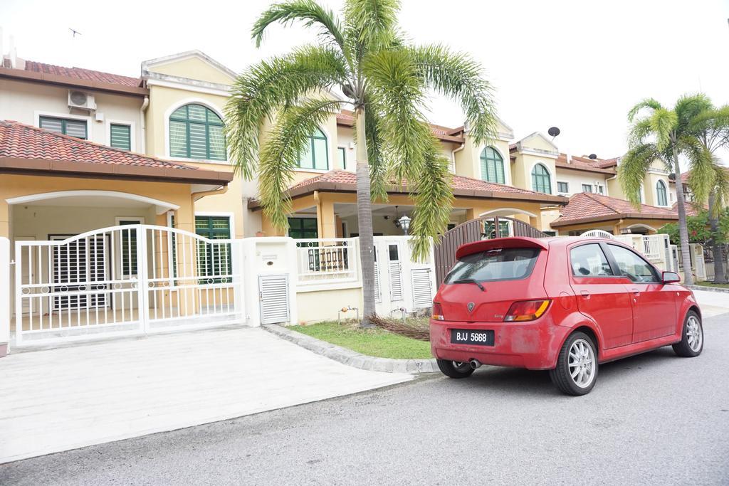 Warisan Indah Homestay Klia 1 Melayu Sahaja Sepang Exteriör bild